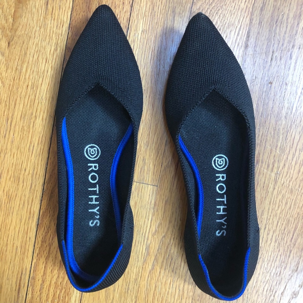 Black pointed Rothys. Excellent condition!!